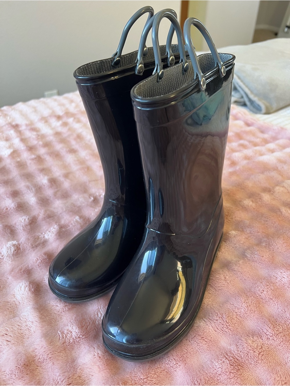 Nearly New Size 3 Kids Black Mid Rise Rain Boots